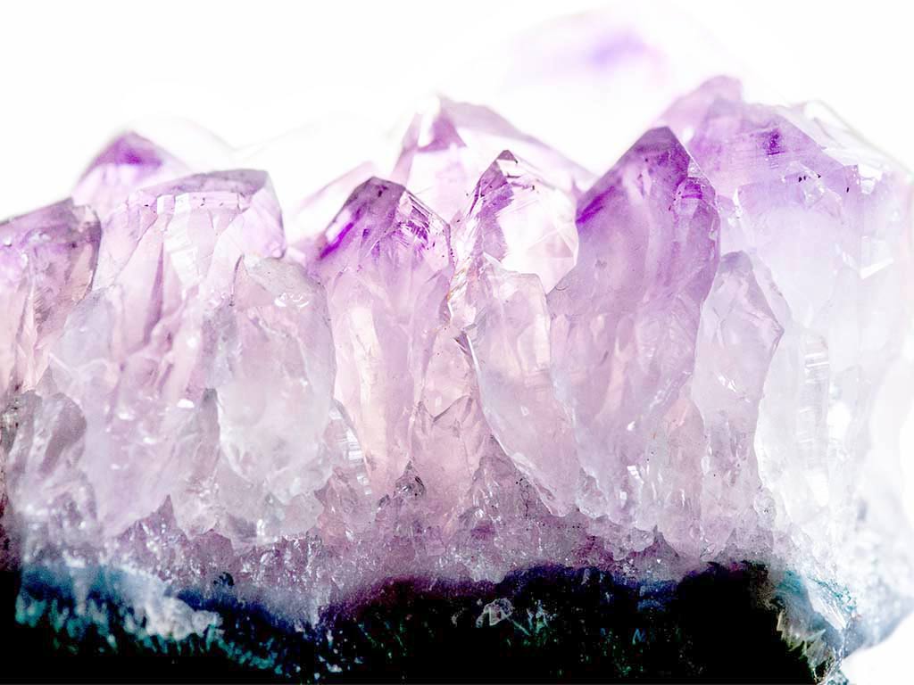 Mineral-Amatista-drusa-procedente-de-Uru